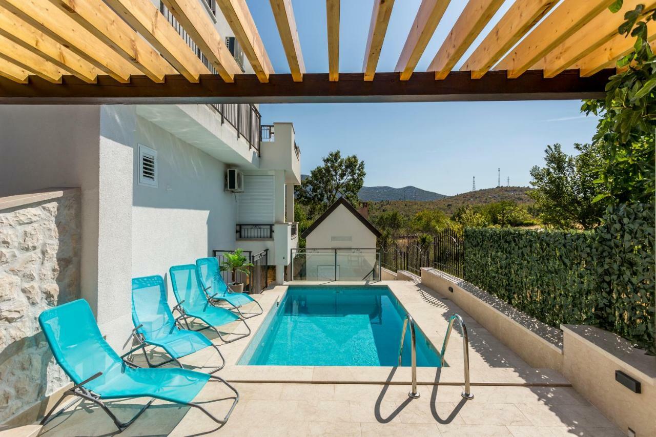 Appartement House Luce With Pool à Čisla Extérieur photo