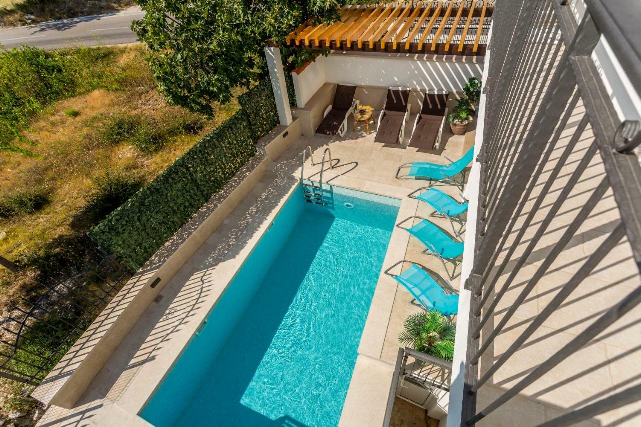 Appartement House Luce With Pool à Čisla Extérieur photo