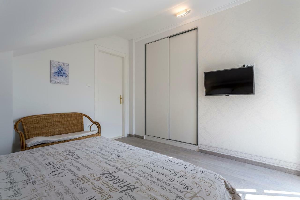Appartement House Luce With Pool à Čisla Extérieur photo