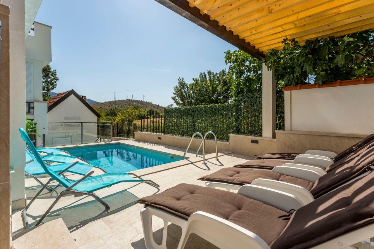 Appartement House Luce With Pool à Čisla Extérieur photo